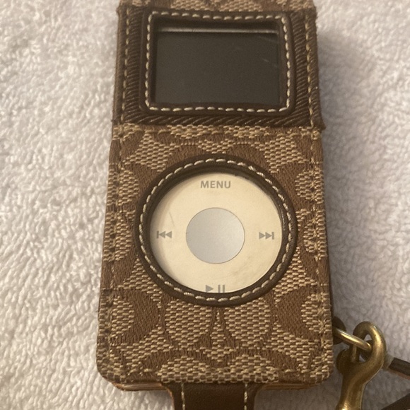 Coach I pod case with iPod     Firm price - Picture 11 of 14